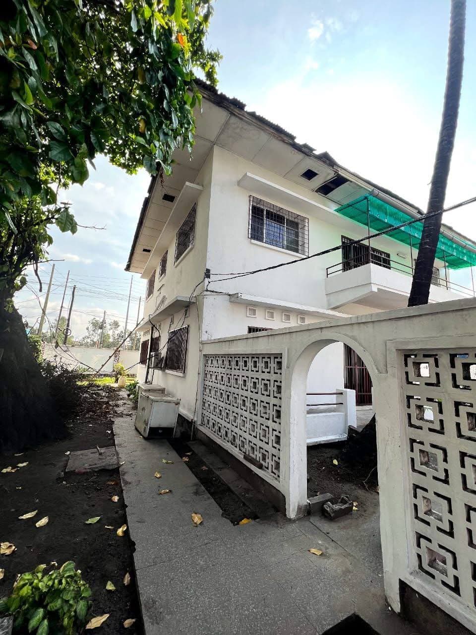 Villa avec immeuble R+1 à Limete - 3 chambres, parking